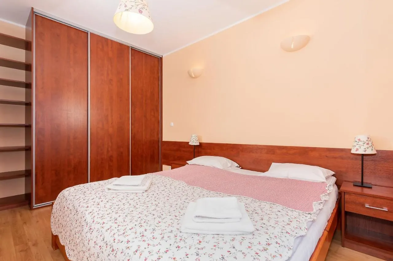 Spacerowa Apartments With Parking By Noclegi Renters 코워브제크