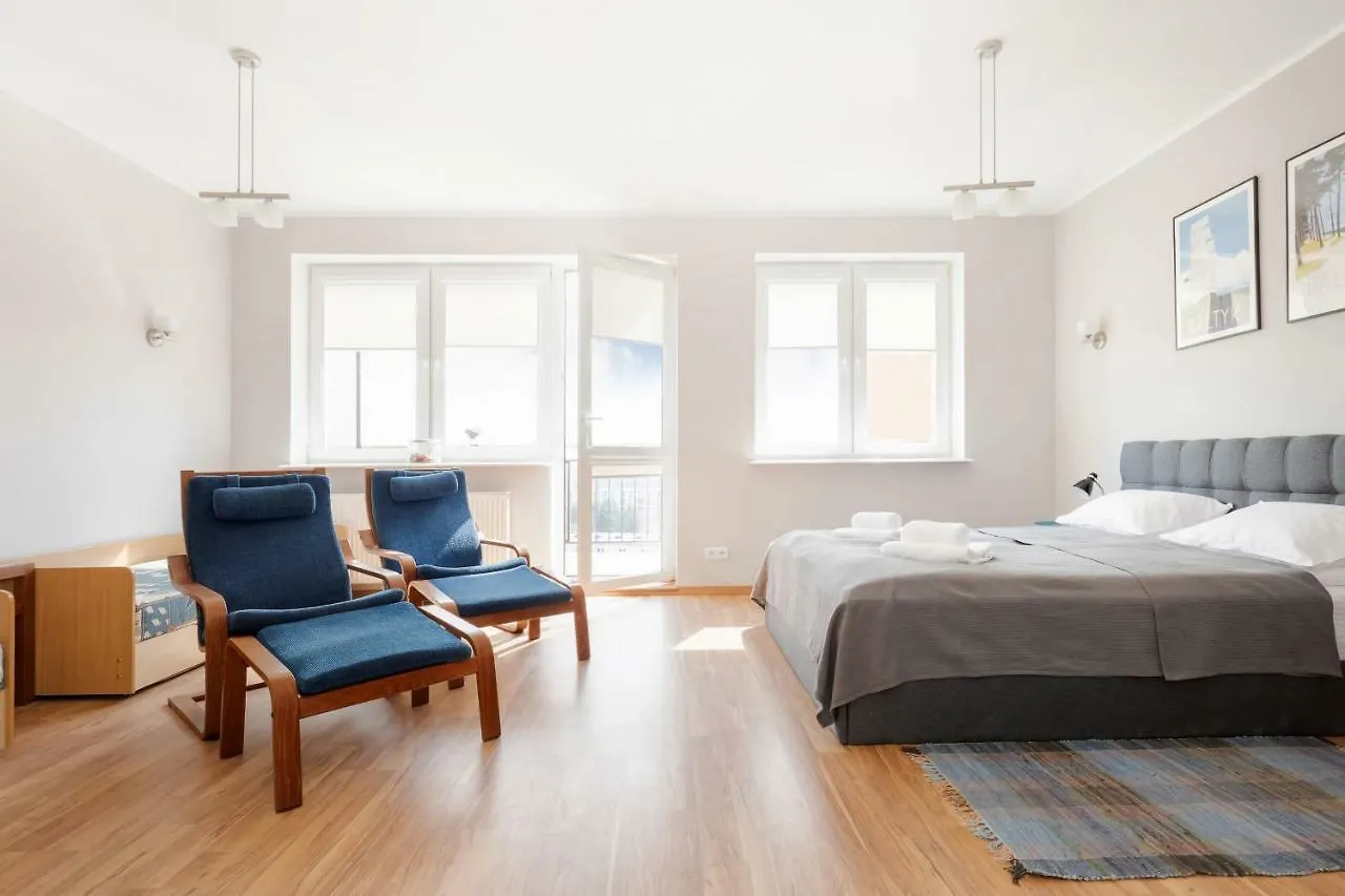 Spacerowa Apartments With Parking By Noclegi Renters 코워브제크
